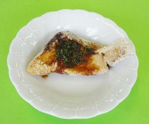 県産ブリの大葉ソースがけ